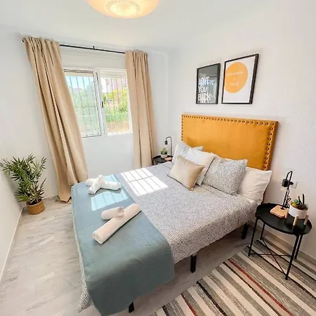 Playaquebrada & Pool Cozy Flat Бенальмадена